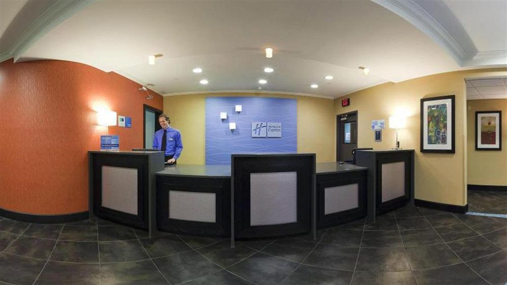 Holiday Inn Express Hotel & Suites North Kansas City By Ihg Exterior foto