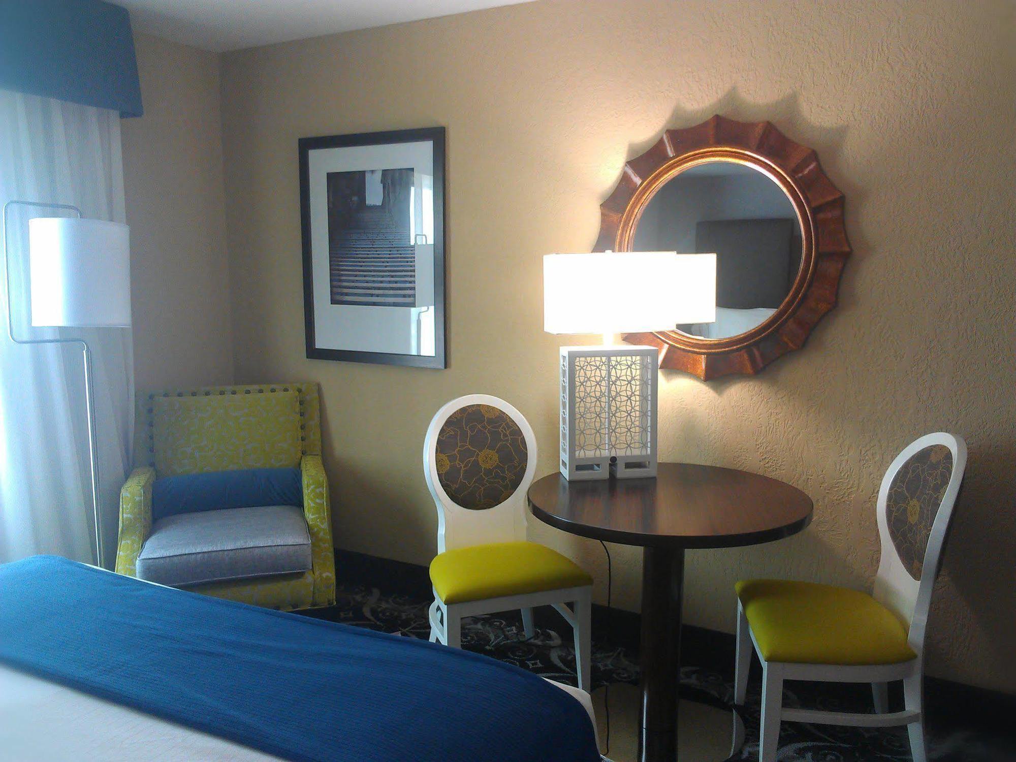 Holiday Inn Express Hotel & Suites North Kansas City By Ihg Exterior foto