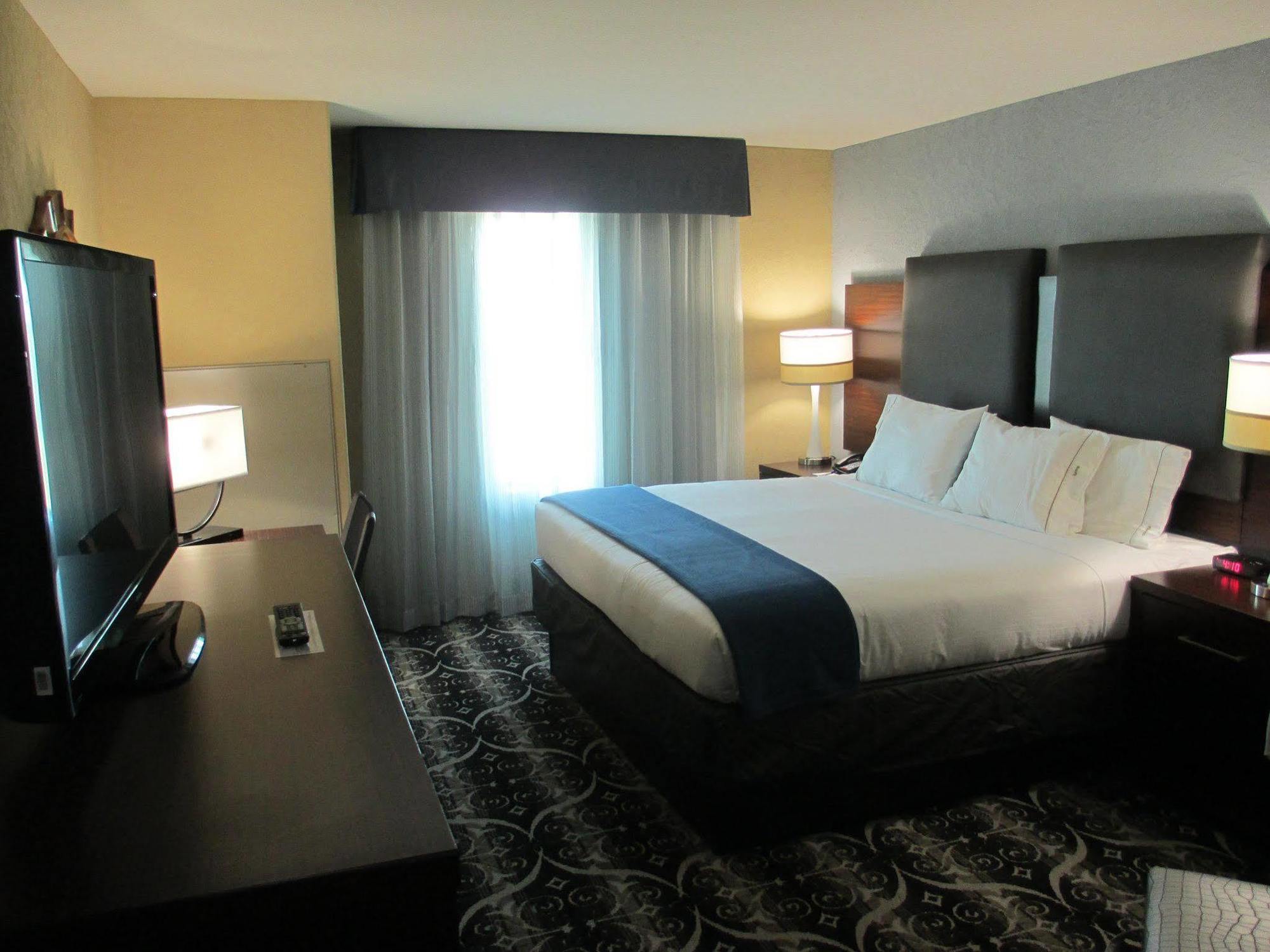 Holiday Inn Express Hotel & Suites North Kansas City By Ihg Exterior foto