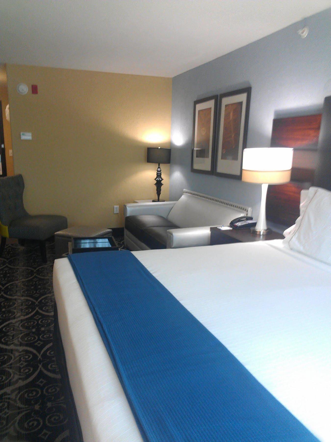Holiday Inn Express Hotel & Suites North Kansas City By Ihg Exterior foto