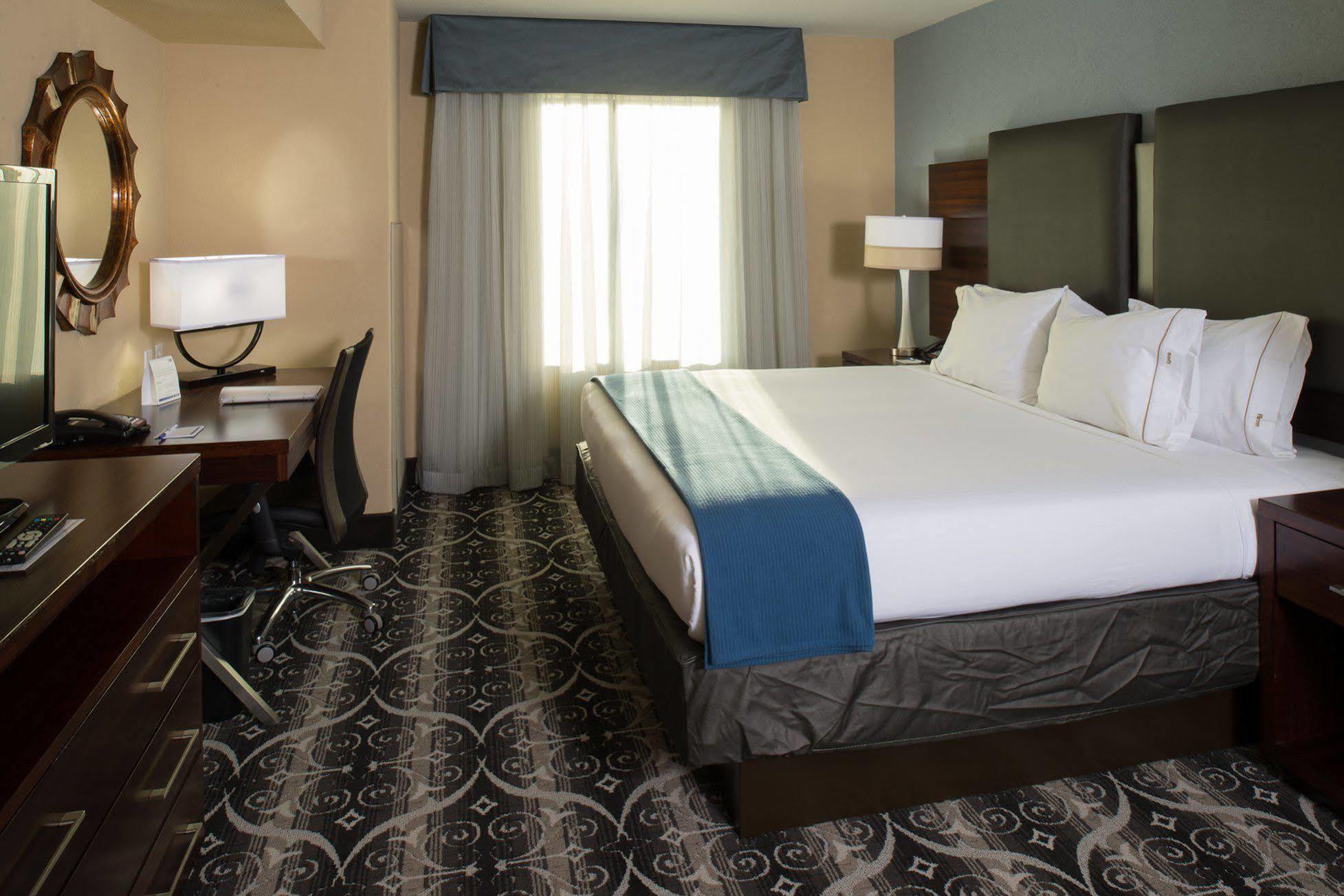 Holiday Inn Express Hotel & Suites North Kansas City By Ihg Exterior foto
