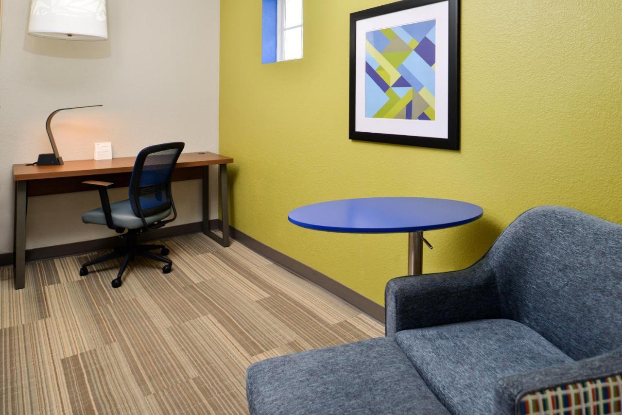 Holiday Inn Express Hotel & Suites North Kansas City By Ihg Exterior foto