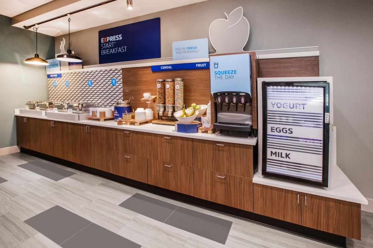 Holiday Inn Express Hotel & Suites North Kansas City By Ihg Exterior foto